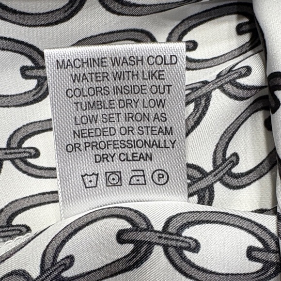 Elegant Monochrome Women's Button Down Shirt - Picture 7 of 8